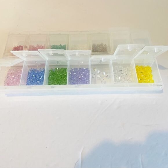 Lot Of 24 Colors Crystal Beads For Jewelry Design & Crafts In 2 Storage Boxes - Picture 3 of 4